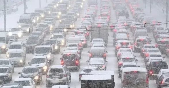 Центр Києва скували затори