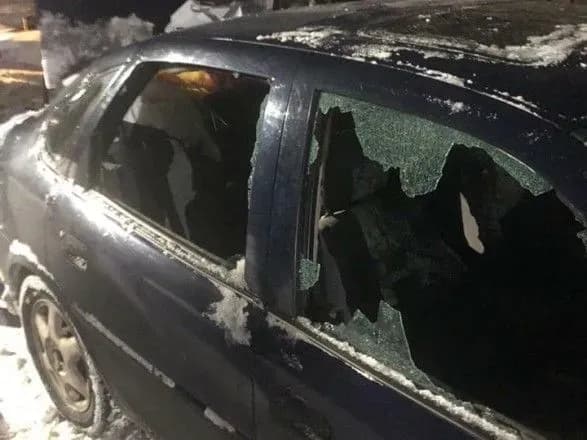 Сімом людям оголосили підозру за напад і розтрощену машину активістів