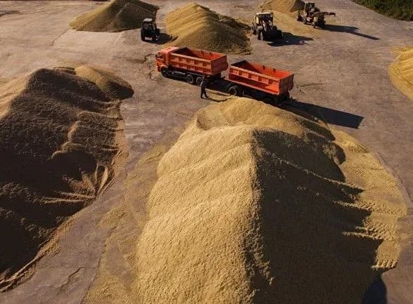 Чоловіка на смерть засипало зерном