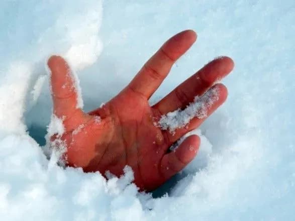 У Дніпрі посеред вулиці знайшли труп жінки