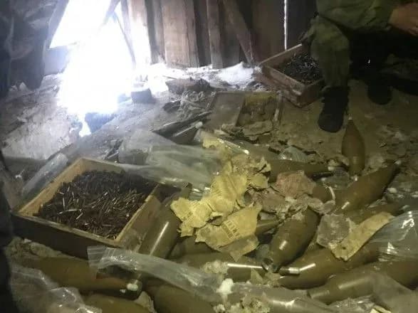 У зоні ООС невідомі зберігали арсенал з вибухівкою на горищі