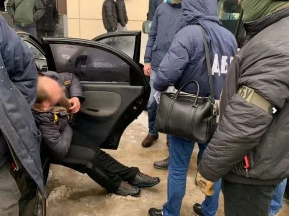 Співробітники ДБР затримали двох прикордонників на хабарництві