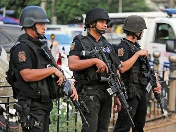 Вісім людей загинули внаслідок вибухів біля церкви на півдні Філіппін