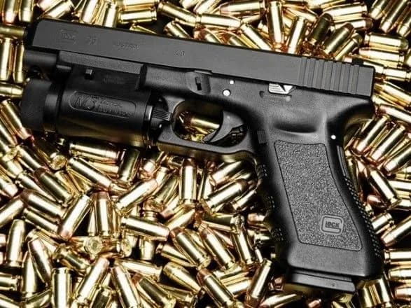 На Донеччині чоловік ховав у себе вдома зброю та боєприпаси