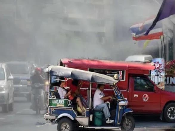 У столиці Таїланду через задимленість та вихлопи закрили школи