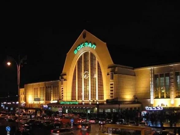 У Києві дітей змушували жебракувати на вокзалі