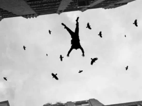 У Харкові чоловік випав з недобудови і загинув