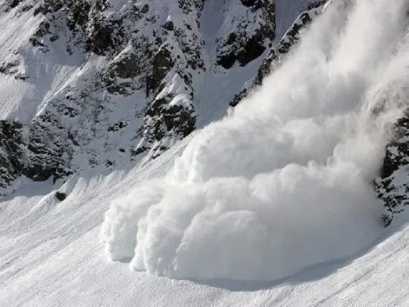 Завтра у Карпатах зберігається сніголавинна небезпека