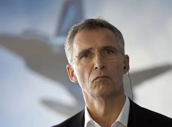 Євросоюз не повинен створювати конкуренцію НАТО в питаннях оборони - Столтенберг