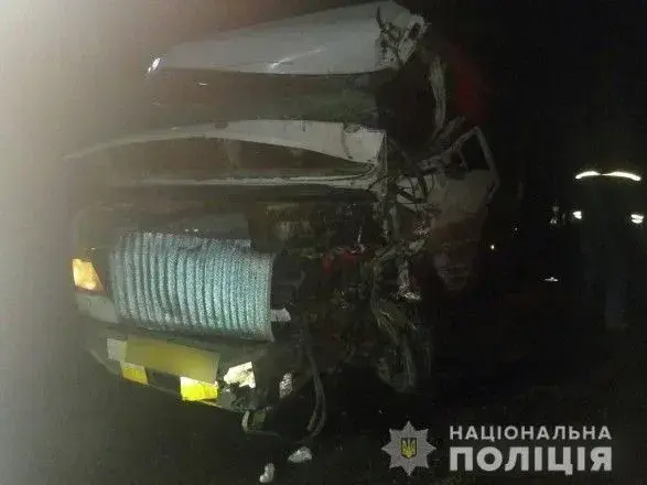 Два микроавтобуса столкнулись на Буковине, есть жертвы