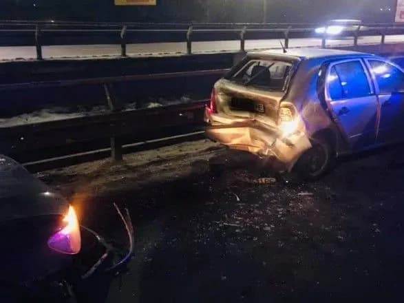 У Києві п'яний чиновник під час ДТП затиснув патрульну між автівок