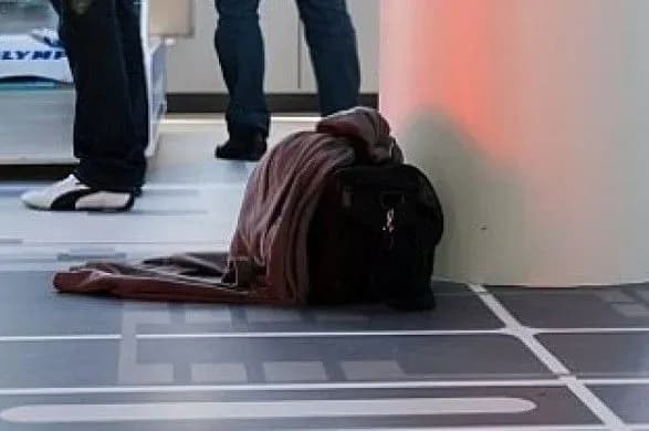 Полиция Берлина эвакуировала людей из торгового центра из-за подозрительной сумки