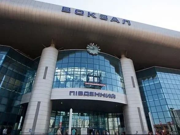 У Києві на вокзалі помер чоловік