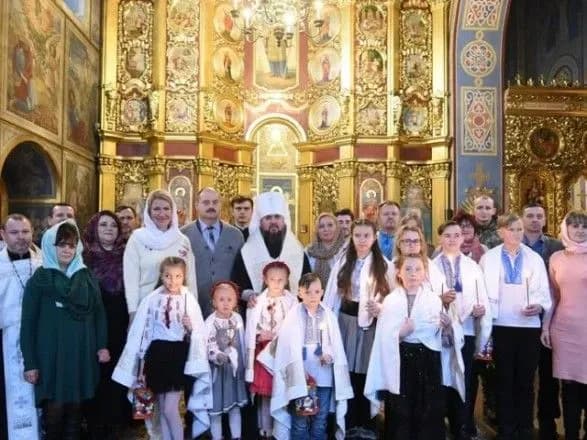 Митрополит Епіфаній охрестив 9 дітей родини з Макіївки