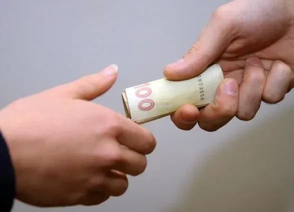 Поліція прийшла у міськраду Дніпра через повідомлення про підкуп виборців