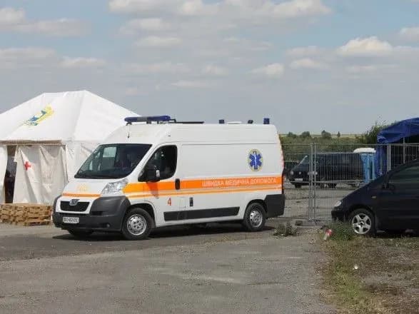 На КПВВ на Донбасі помер літній чоловік