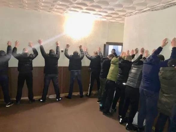 У Кривому Розі провели обшуки у наркозбувачів, затримали 18 осіб