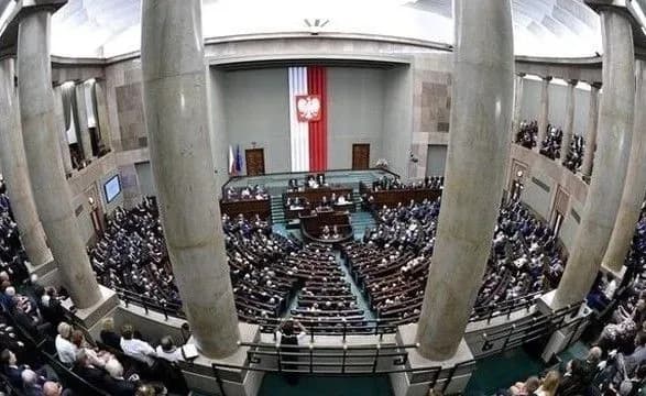 У Польщі хочуть обмежити в'їзд для “уявних” студентів