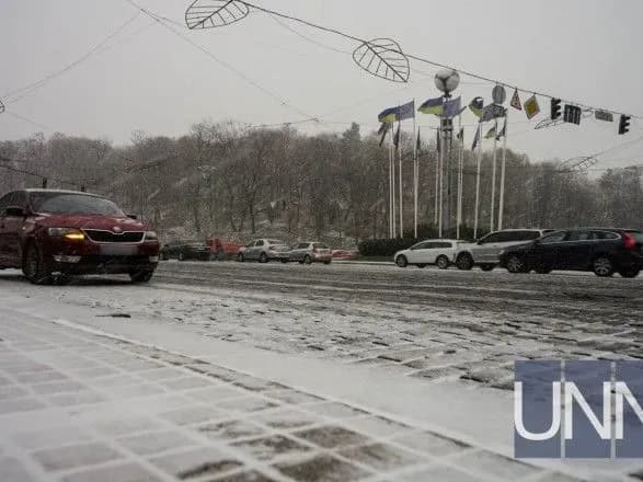 У Києві без істотних опадів, на дорогах місцями ожеледиця
