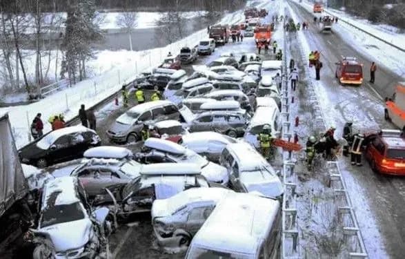 У США в ДТП потрапило 47 автівок, є загиблий та поранені