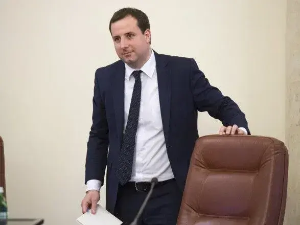 На одну вакантну посаду у держслужбі претендує понад 30 осіб - Саєнко