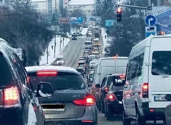 Київ “червоний” від заторів