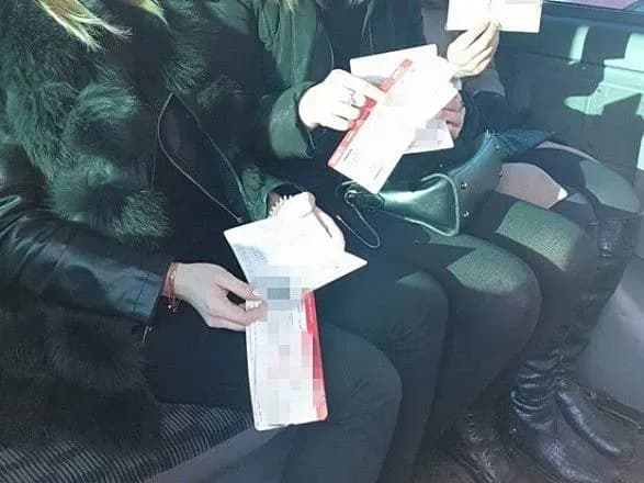 Мешканка Маріуполя намагалась продати співвітчизниць у рабство на Близький Схід