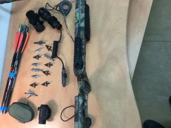 Чех намагався ввезти в Україну арбалет зі стрілами