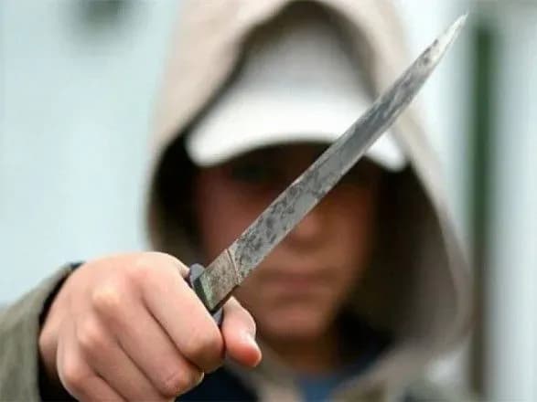 У Франції застрелили чоловіка, який напав на перехожих з ножем