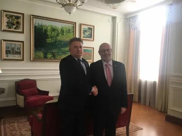 МЗС: дипломати обговорили безпеку подорожей в Україну та Ізраїль