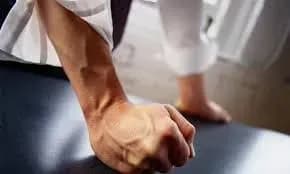 Учитель під час уроку побив другокласника