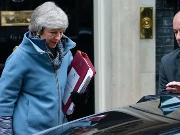СМИ: члены кабмина Терезы Мэй считают, что она должна уйти в отставку в мае