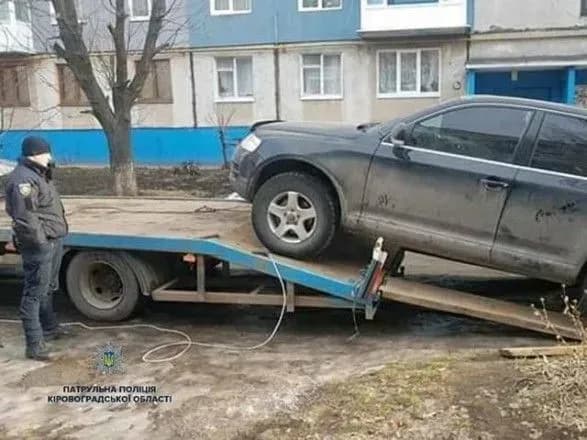 У Кропивницькому через несплату алiментiв у чоловiка вiдiбрали позашляховик