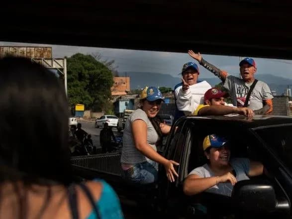 Більше двох десятків венесуельських силовиків за день перейшли на бік опозиції