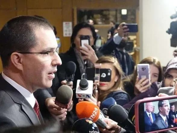 Глава МЗС Венесуели: уряд не накаже стріляти по власному народу