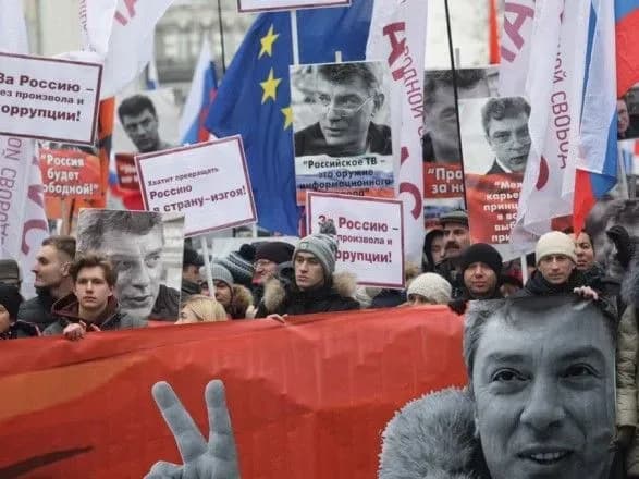 У Москві тисячі людей вийшли на марш пам'яті Нємцова, є затриманий