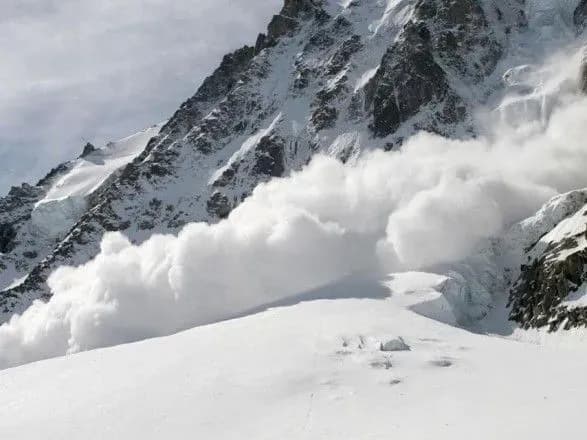 У Карпатах зберігається лавинна небезпека