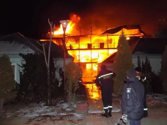 За фактом пожежі на базах відпочинку в Затоці розпочато кримінальне провадження