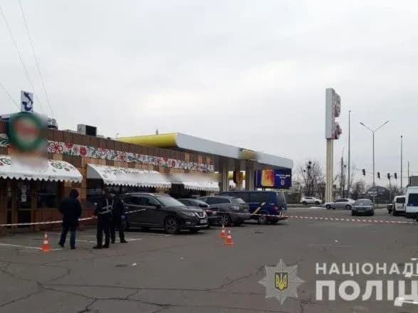 Стрілянина на АЗС: причиною конфлікту стало вітання з “радянським святом”