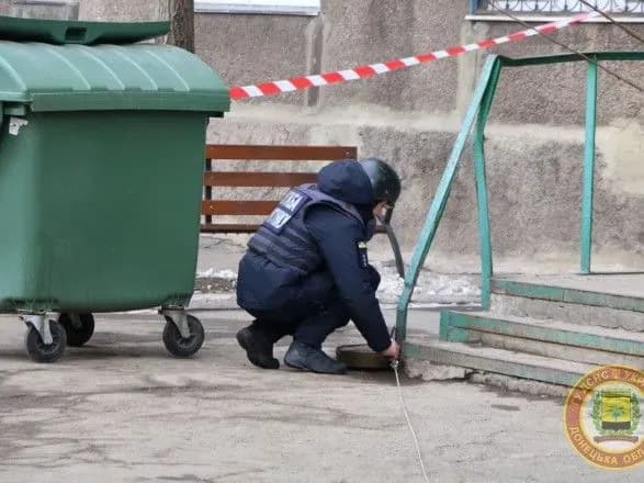 У Маріуполі біля багатоповерхового будинку виявили міну