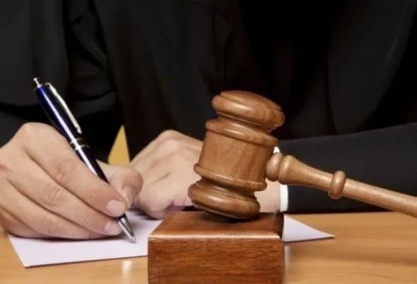 Адвокати Януковича подали до суду 5 скарг