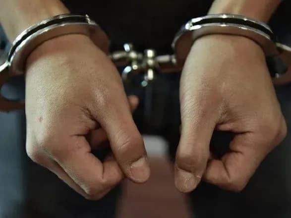 Заарештували членів озброєної банди, яка грабувала валютників