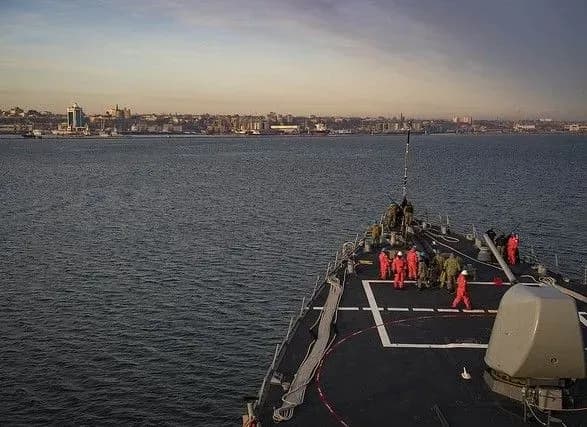 Активістів біля порту, куди зайшов есмінець США, перевірили після повідомлення військових