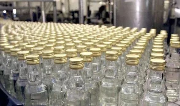 У Нікополі підпільний цех виробив понад 250 тонн горілчаного сурогату