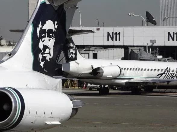 В США самолет экстренно сел из-за проблем с дыханием у пассажиров