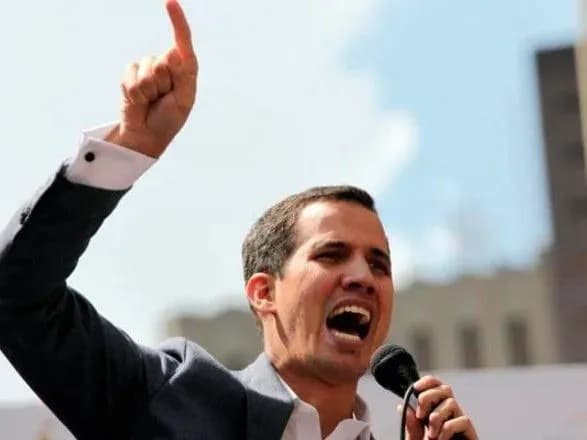 Гуайдо просить армію Венесуели захистити громадян від проурядових угруповань