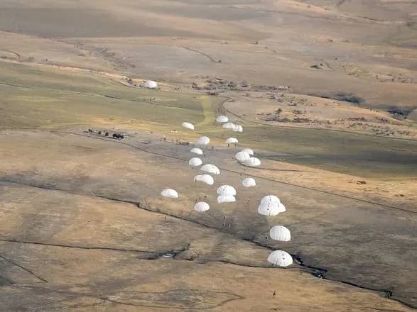 Морпіхи десантувалися з повним спорядженням одразу з двох літаків Ан-26