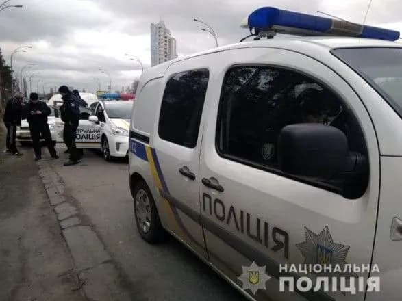 Жінка викинула пакет з новонародженою дитиною у лісосмузі