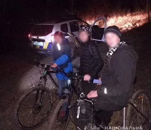 На Івано-Франківщині у лісі загубились троє неповнолітніх хлопців