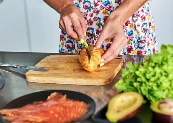 Найактивніше у січні Україна імпортувала плоди, горіхи та рибу